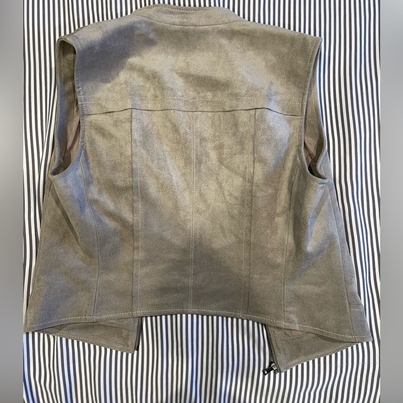 BCBGMaxAzria Faux Suède Vest - Picture 3 of 3